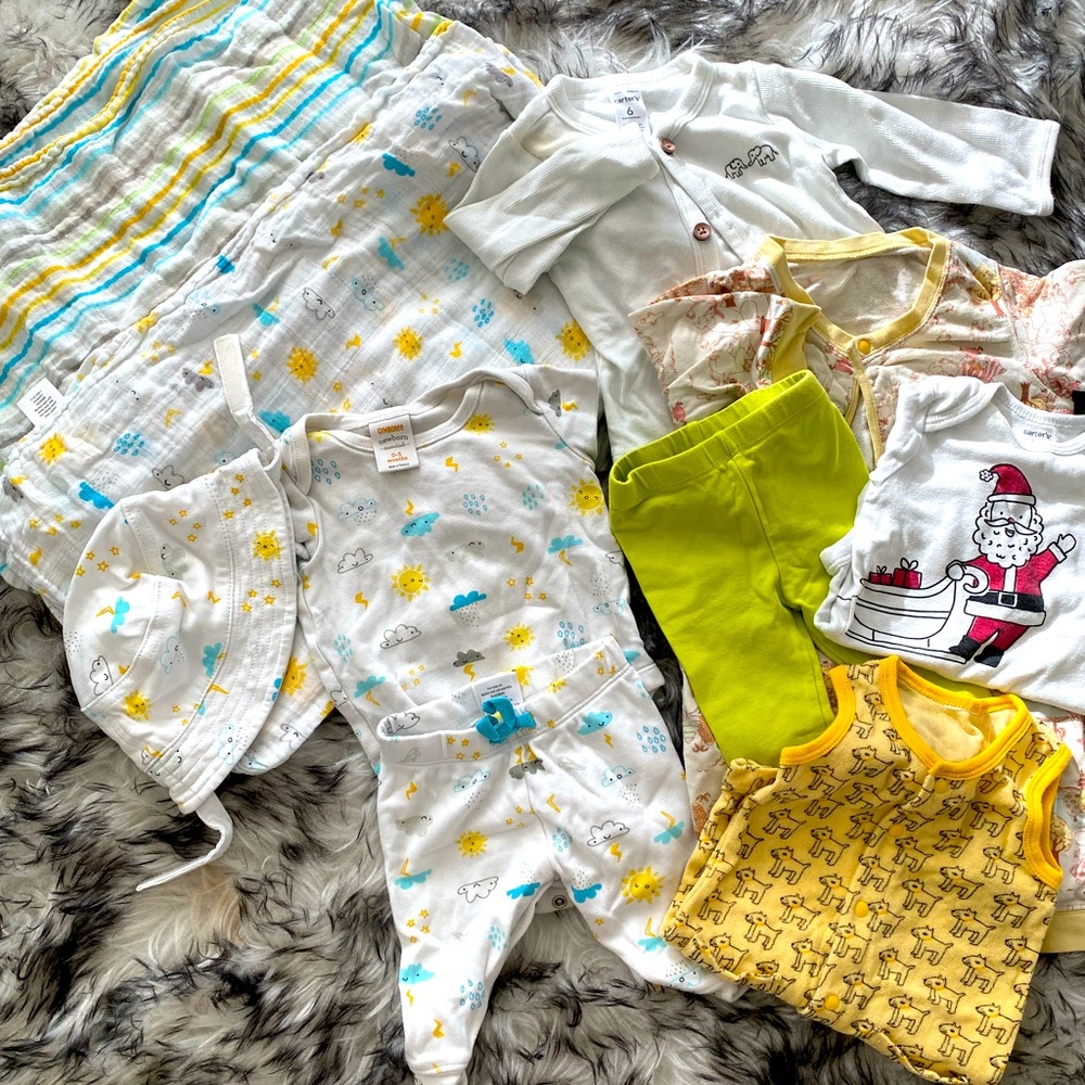 Baby clothes and blanket set